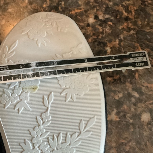 9.5-10.5 black satin slippers - Picture 4 of 5